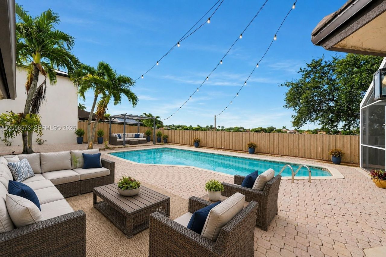8406 NW 201st St, Hialeah, FL 33015 Photo