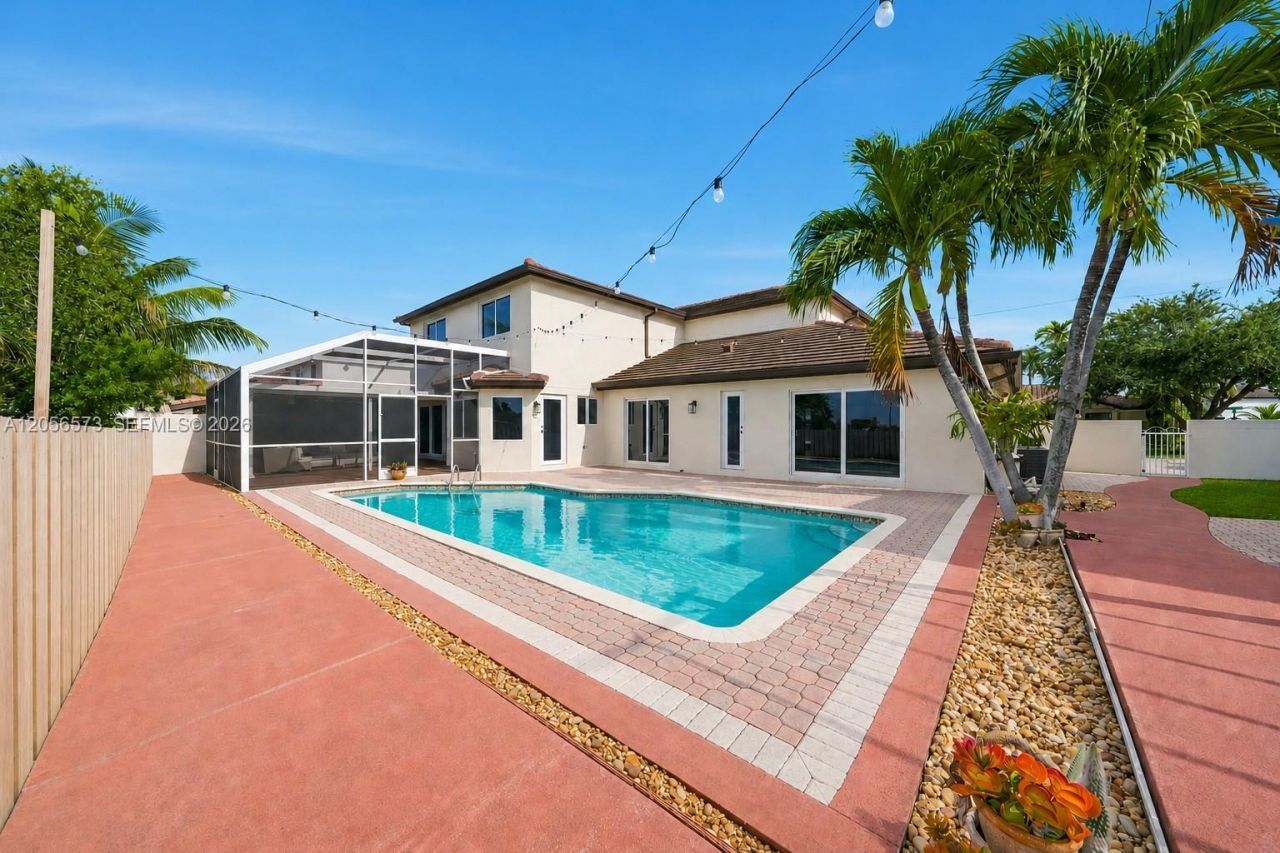 8406 NW 201st St, Hialeah, FL 33015 Photo