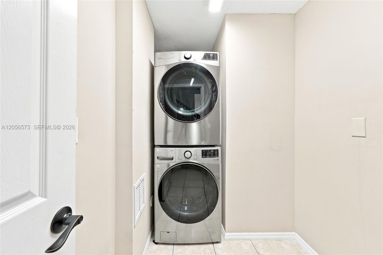 8406 NW 201st St, Hialeah, FL 33015 Photo