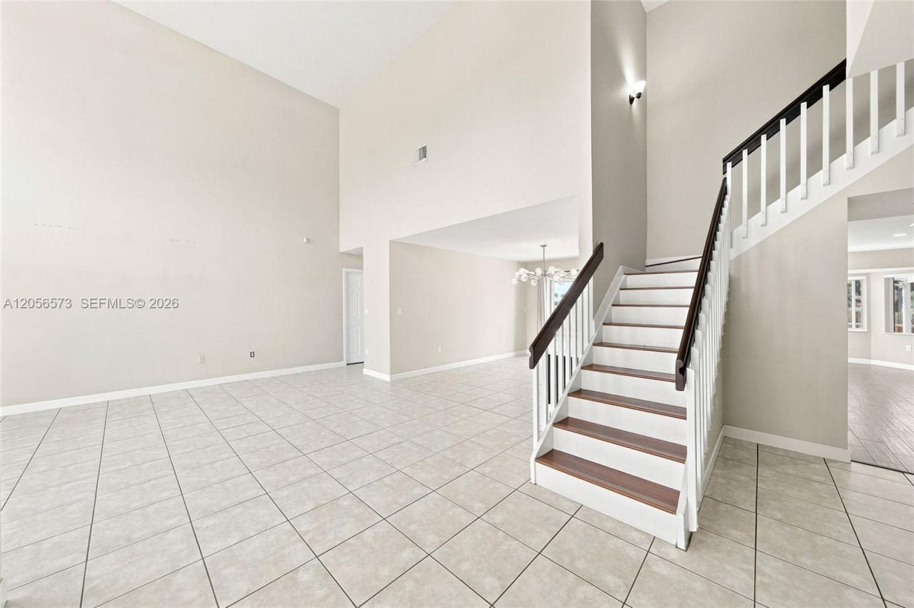 8406 NW 201st St, Hialeah, FL 33015 Photo