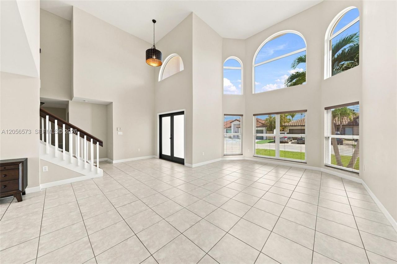 8406 NW 201st St, Hialeah, FL 33015 Photo