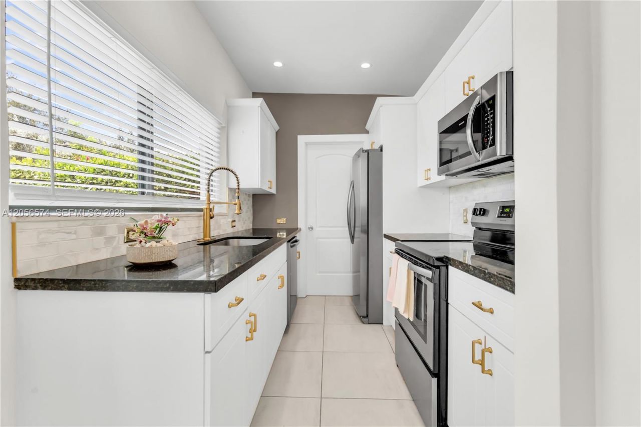 1340 NW 4th Ave , Fort Lauderdale, FL 33311 Photo