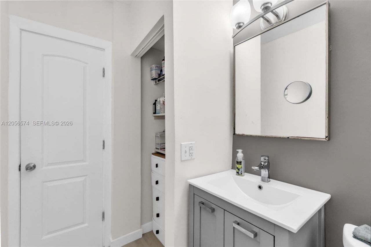 1340 NW 4th Ave , Fort Lauderdale, FL 33311 Photo