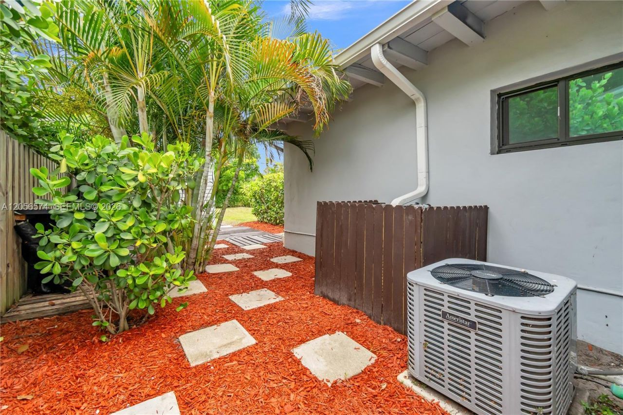 1340 NW 4th Ave , Fort Lauderdale, FL 33311 Photo