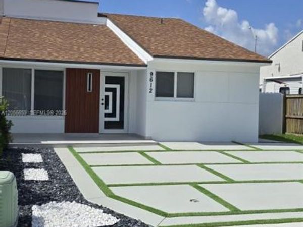 9612 Grand Canal Dr, Miami, FL 33174