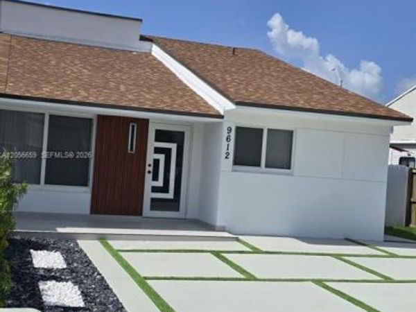 9612 Grand Canal Dr, Miami, FL 33174