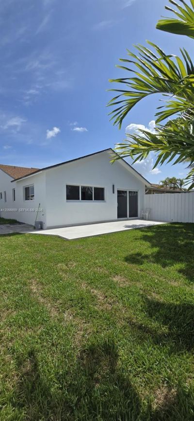 9612 Grand Canal Dr, Miami, FL 33174 Photo