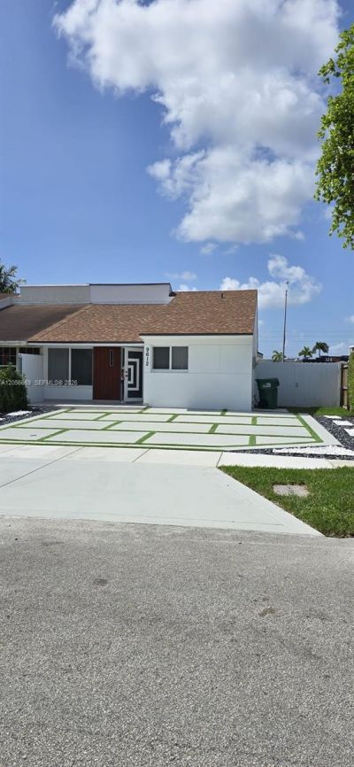 9612 Grand Canal Dr, Miami, FL 33174 Photo