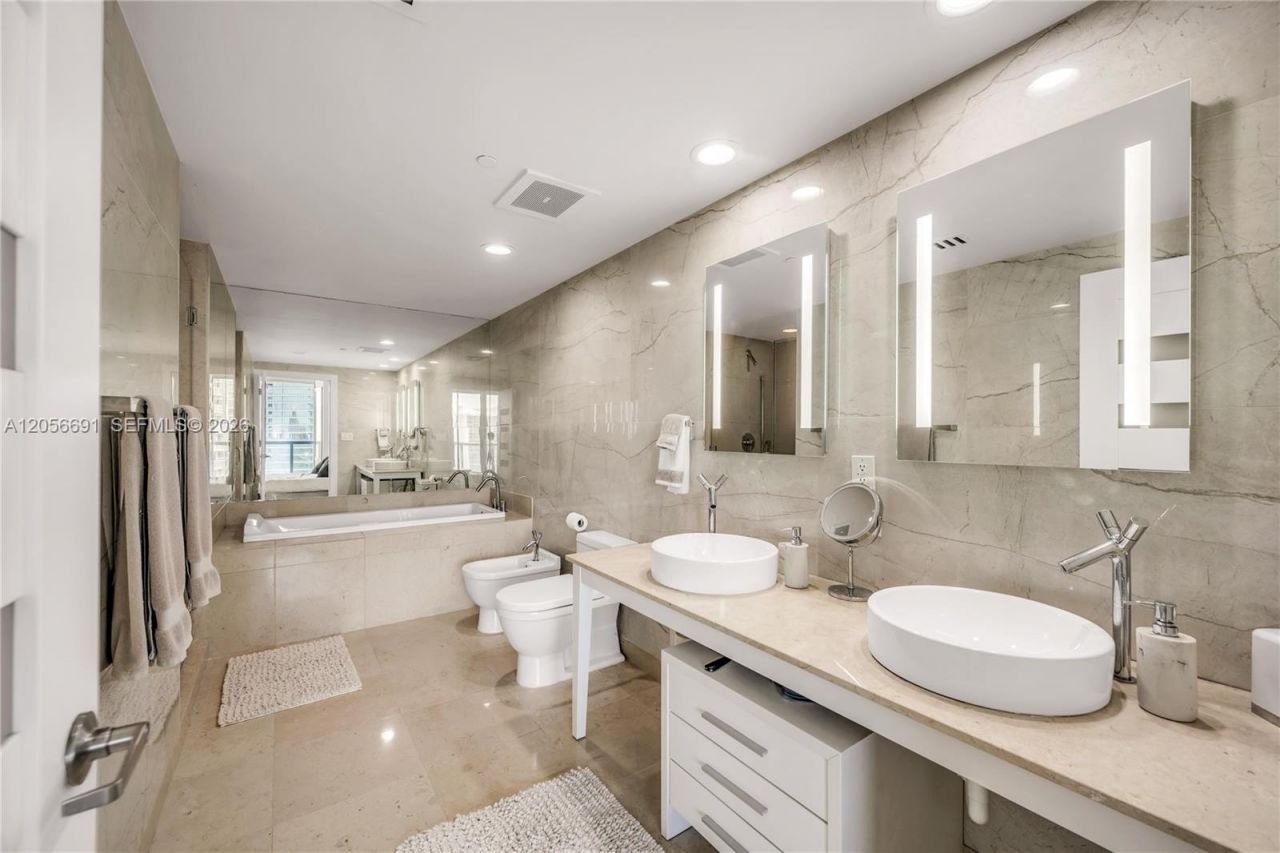 495 Brickell Ave , Unit 3702, Miami, FL 33131 Photo