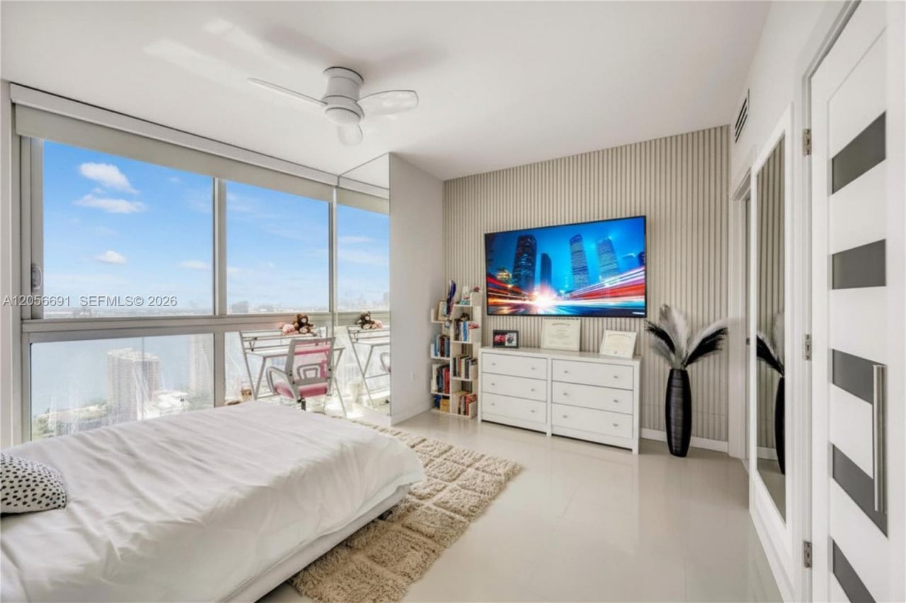 495 Brickell Ave , Unit 3702, Miami, FL 33131 Photo