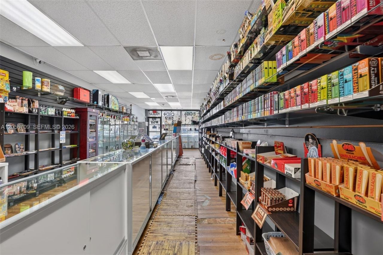 Smoke Shop For Sale In Coral Gables , Coral Gables, FL 33134 Photo