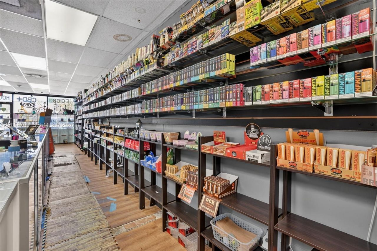 Smoke Shop For Sale In Coral Gables , Coral Gables, FL 33134 Photo