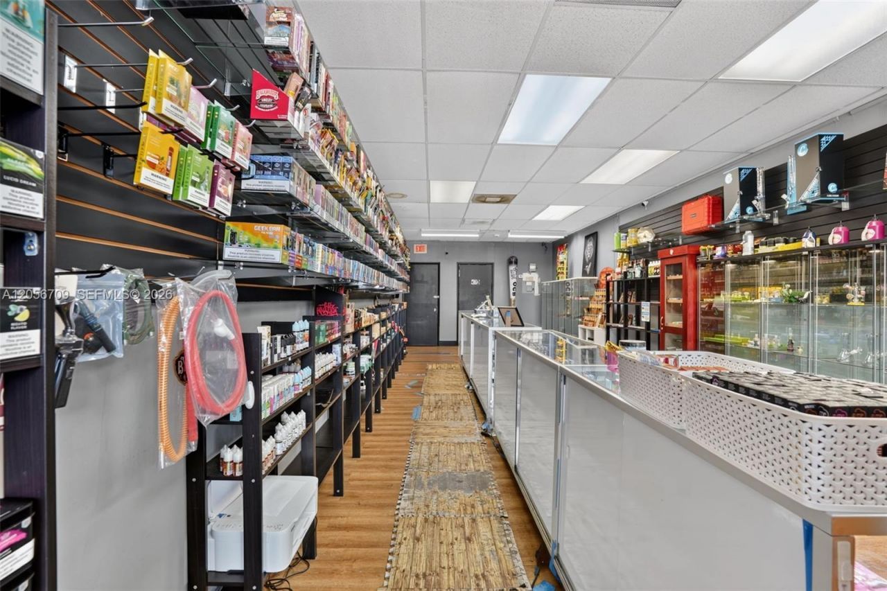 Smoke Shop For Sale In Coral Gables , Coral Gables, FL 33134 Photo