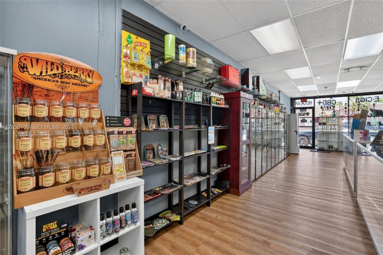 Smoke Shop For Sale In Coral Gables , Coral Gables, FL 33134 Photo
