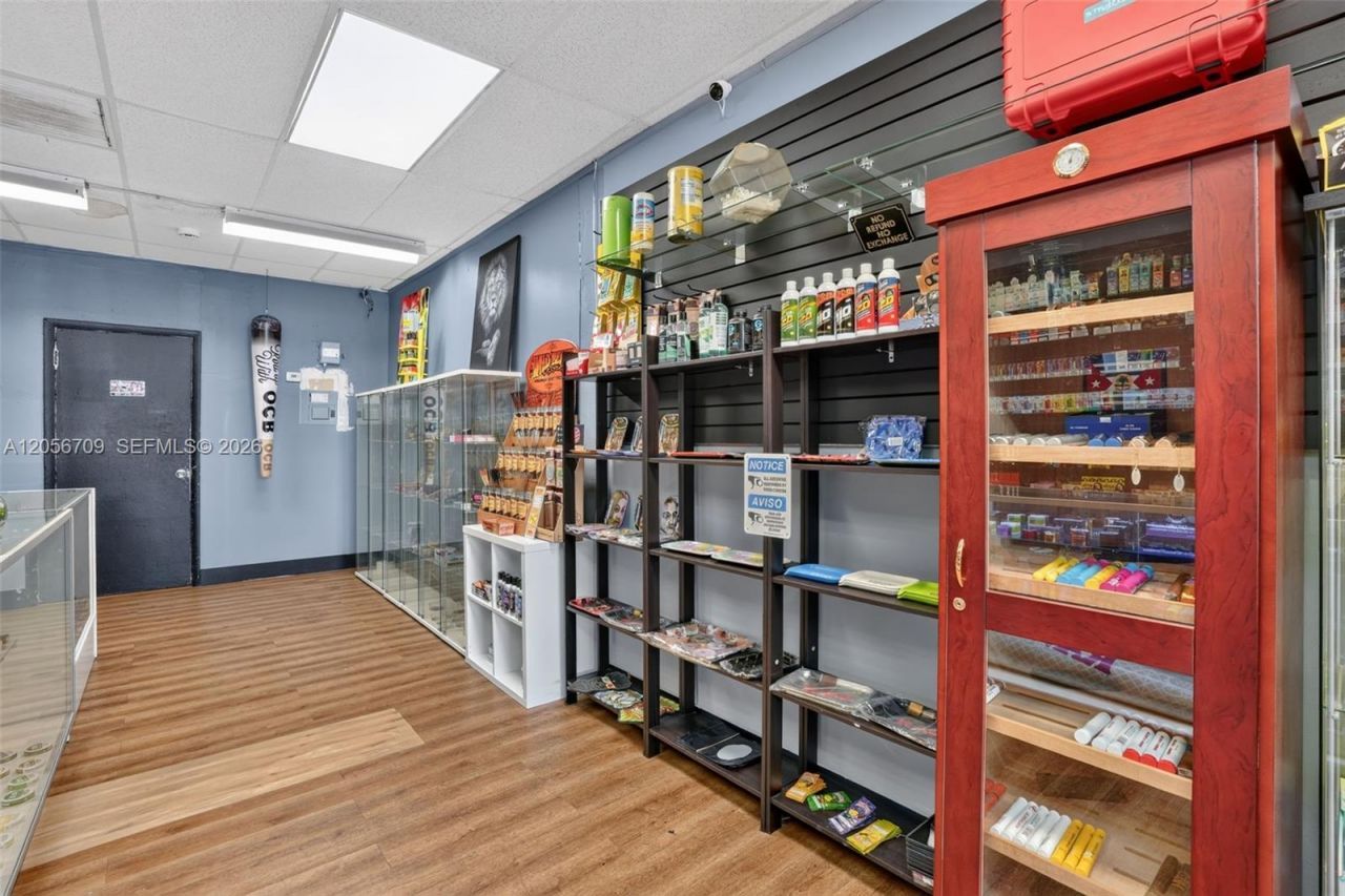 Smoke Shop For Sale In Coral Gables , Coral Gables, FL 33134 Photo