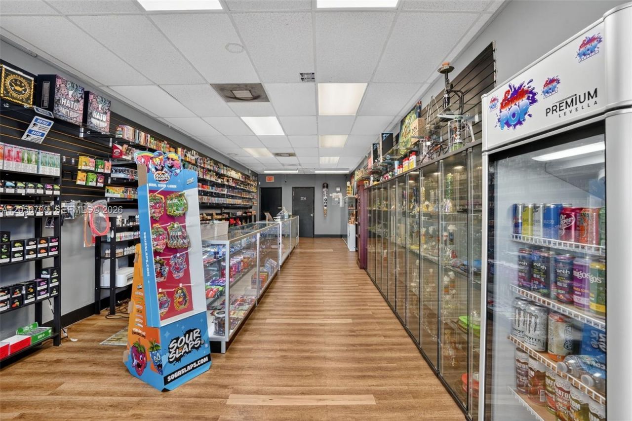 Smoke Shop For Sale In Coral Gables , Coral Gables, FL 33134 Photo
