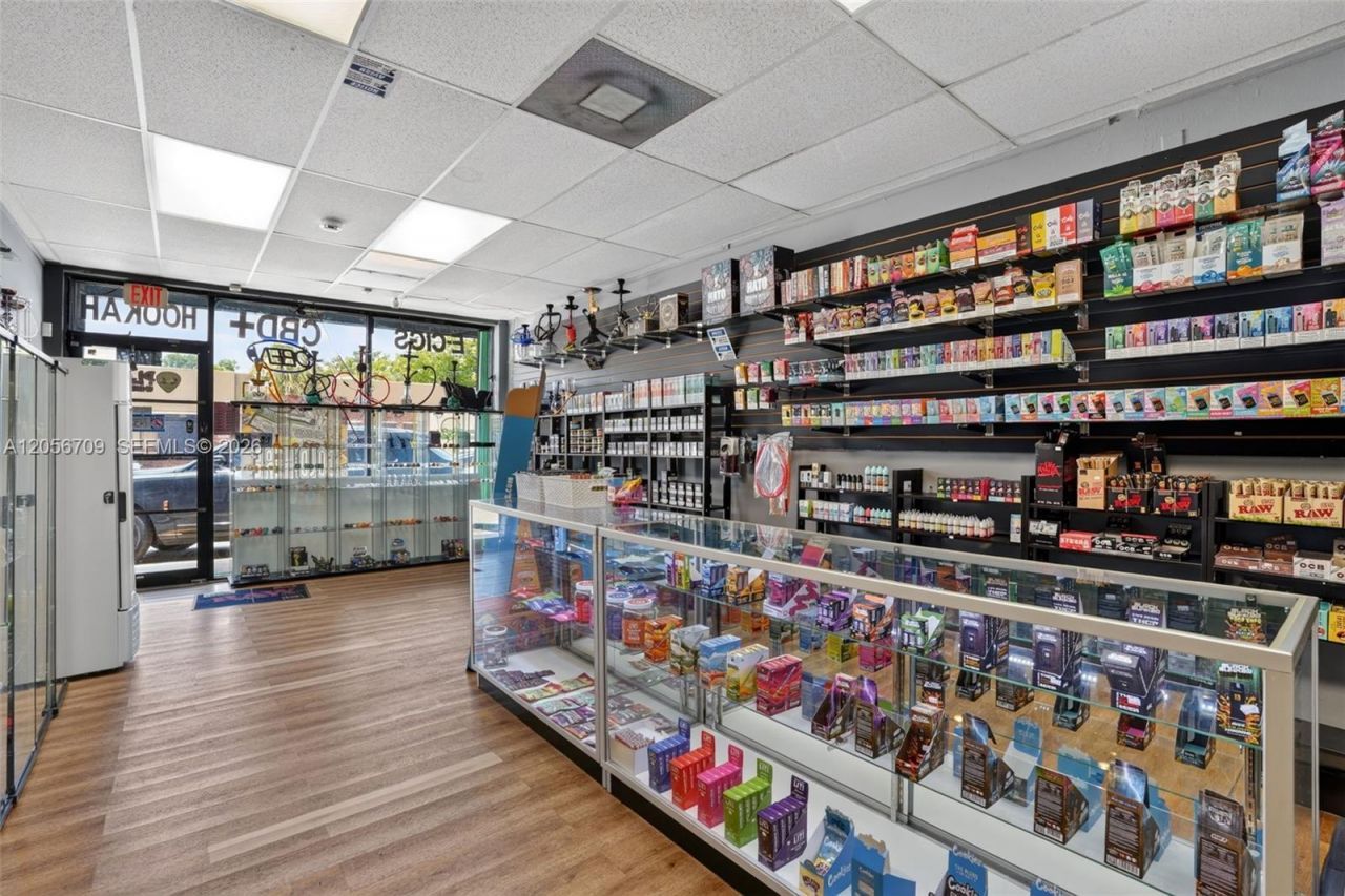 Smoke Shop For Sale In Coral Gables , Coral Gables, FL 33134 Photo