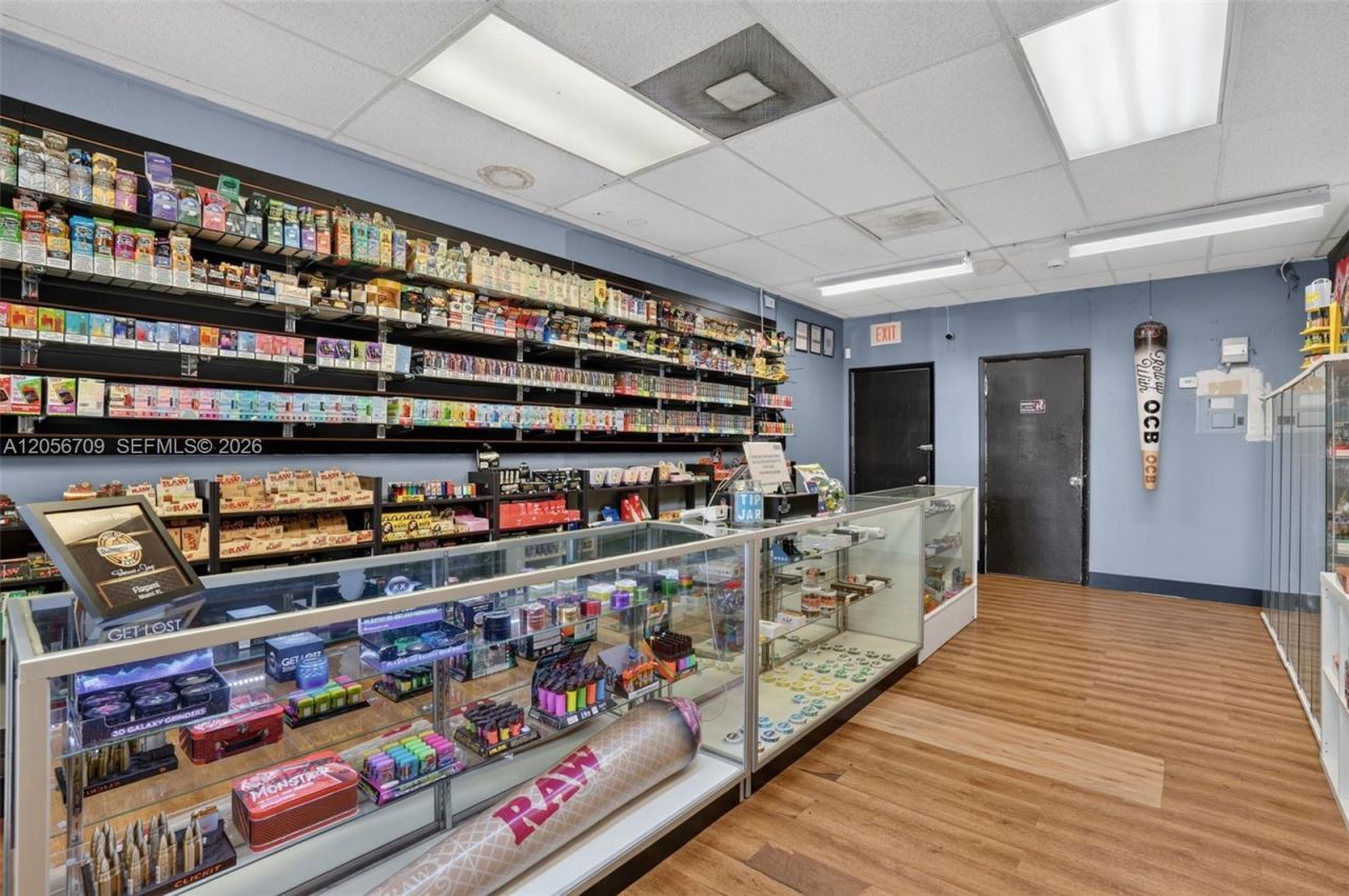Smoke Shop For Sale In Coral Gables , Coral Gables, FL 33134 Photo
