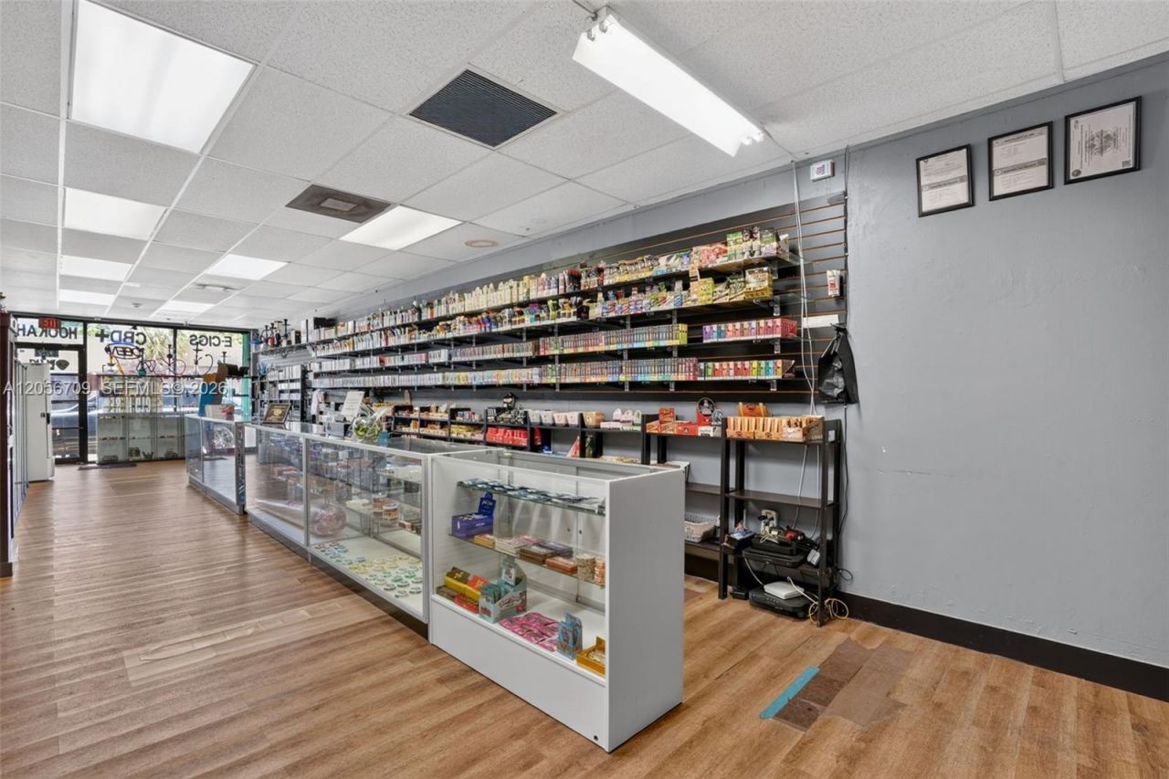 Smoke Shop For Sale In Coral Gables , Coral Gables, FL 33134 Photo