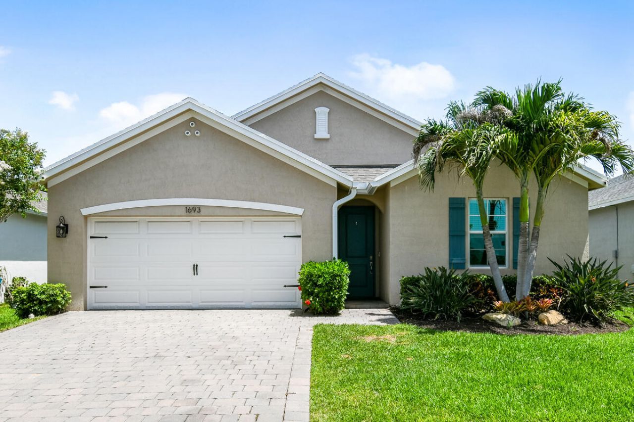 1693 NE White Pine Terrace, Jensen Beach, FL 34957 Photo