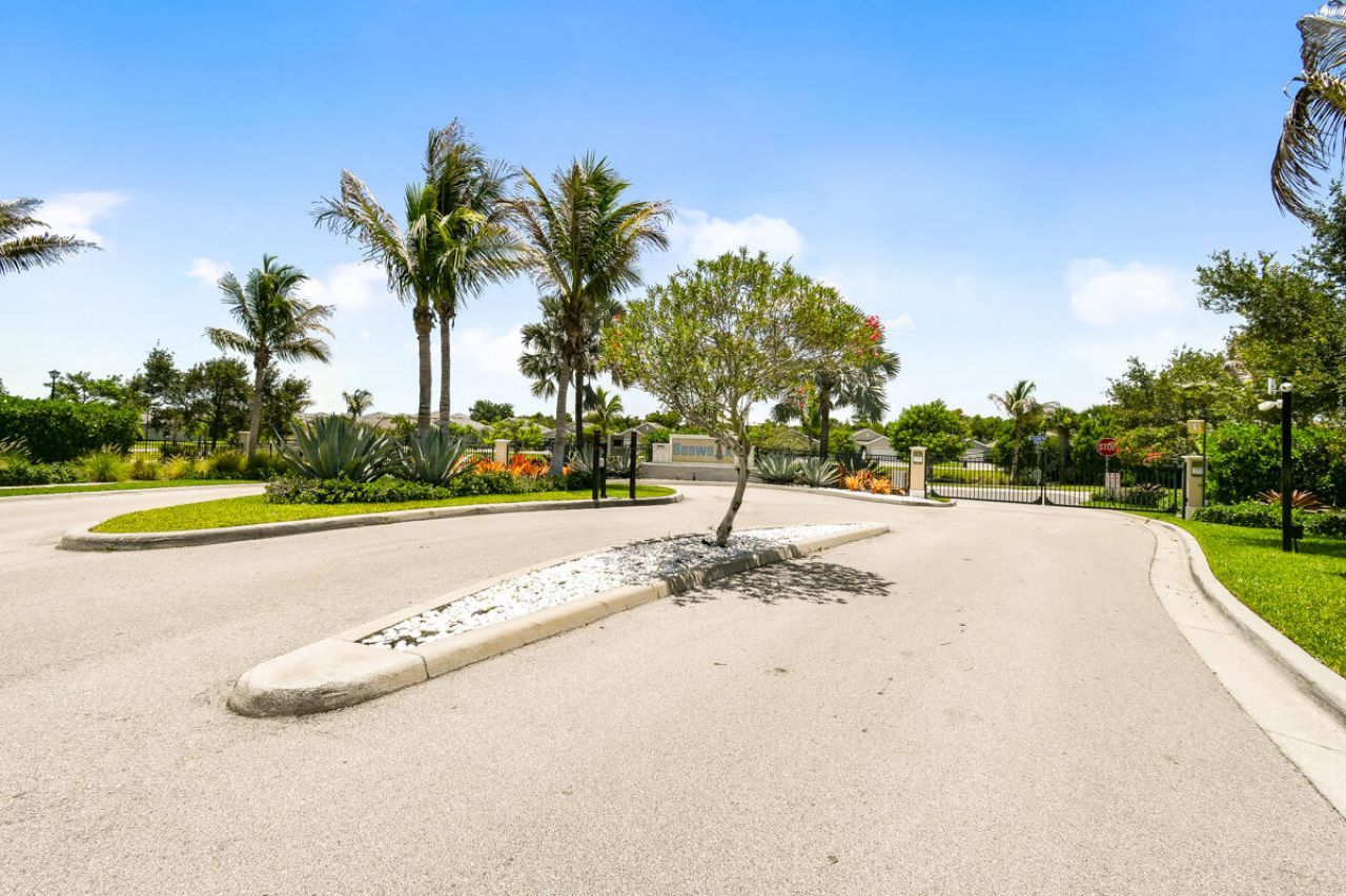 1693 NE White Pine Terrace, Jensen Beach, FL 34957 Photo