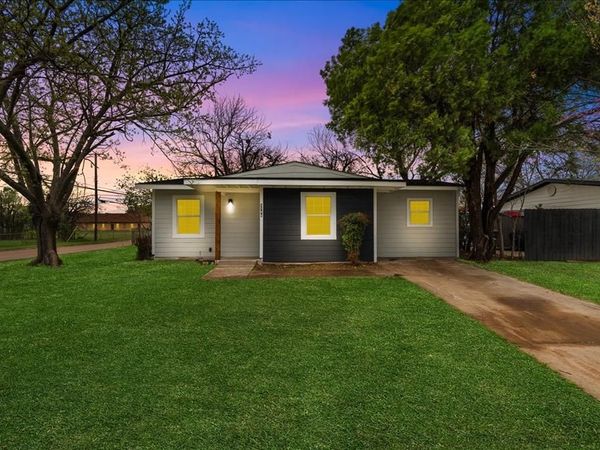 3744 S Hughes Avenue , Fort Worth, TX 76119