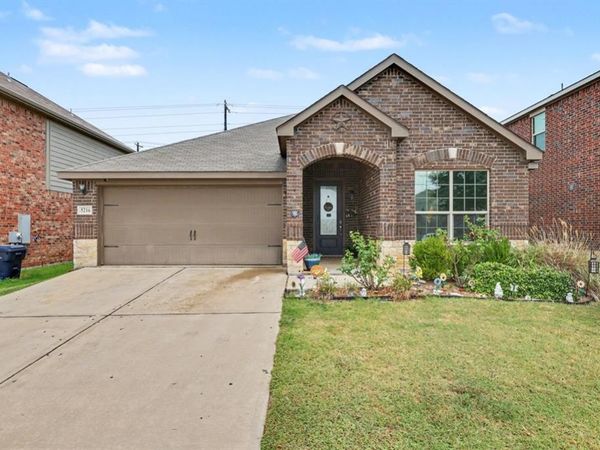 5216 Persimmon Drive , Denton, TX 76207