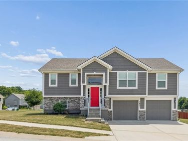 7831 N Walrond Avenue, Kansas City, MO 64119