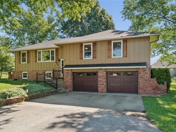 892 Gregory Street, Peculiar, MO 64078