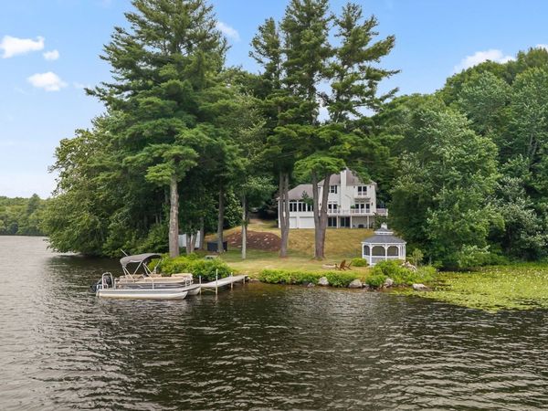 14 Demond Pond Row, Rutland, MA 01543