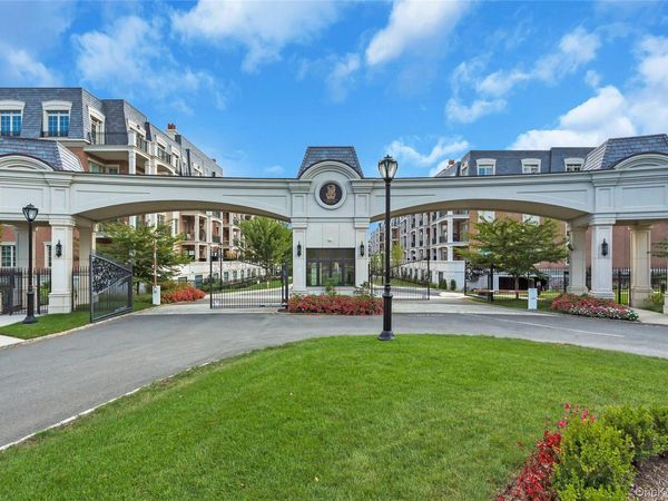 3000 Royal Court , Unit 3107, North Hills, NY 11040