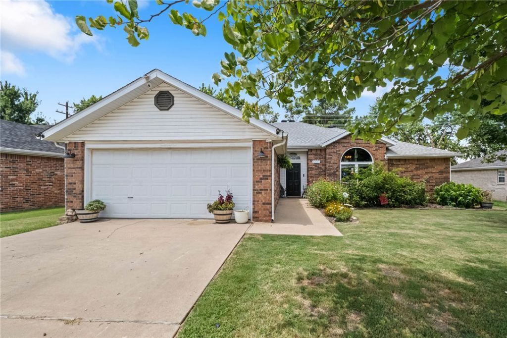 1300 N 37th Street, Rogers, AR 72756 Main Photo