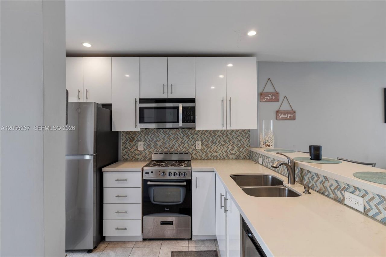 1461 S Ocean Blvd, Unit 222, Lauderdale by the Sea, FL 33062 Photo