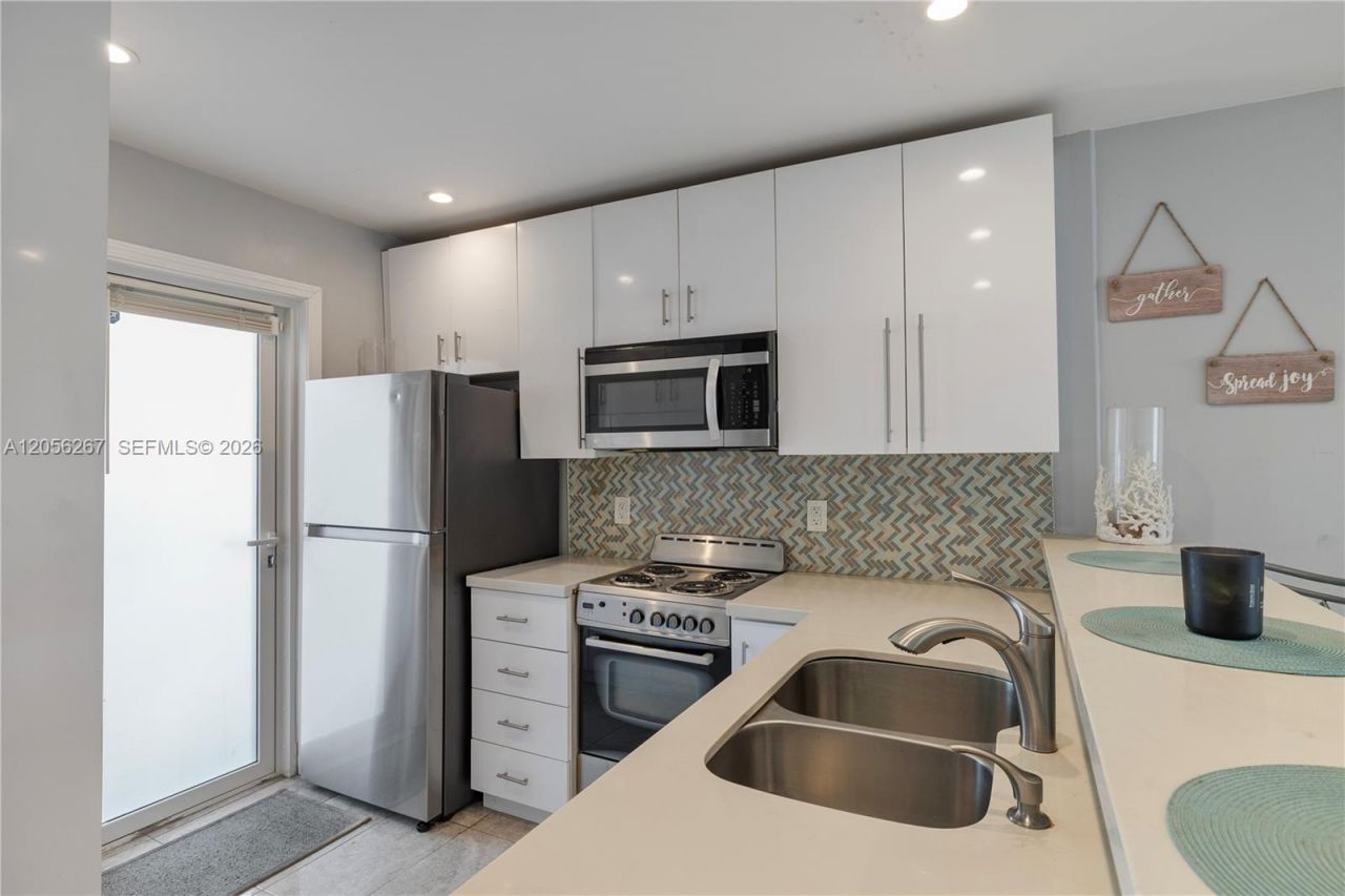 1461 S Ocean Blvd, Unit 222, Lauderdale by the Sea, FL 33062 Photo