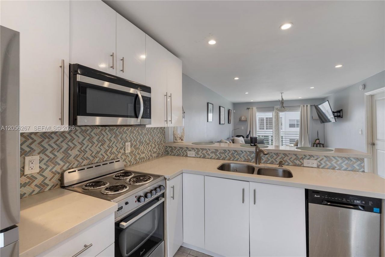 1461 S Ocean Blvd, Unit 222, Lauderdale by the Sea, FL 33062 Photo