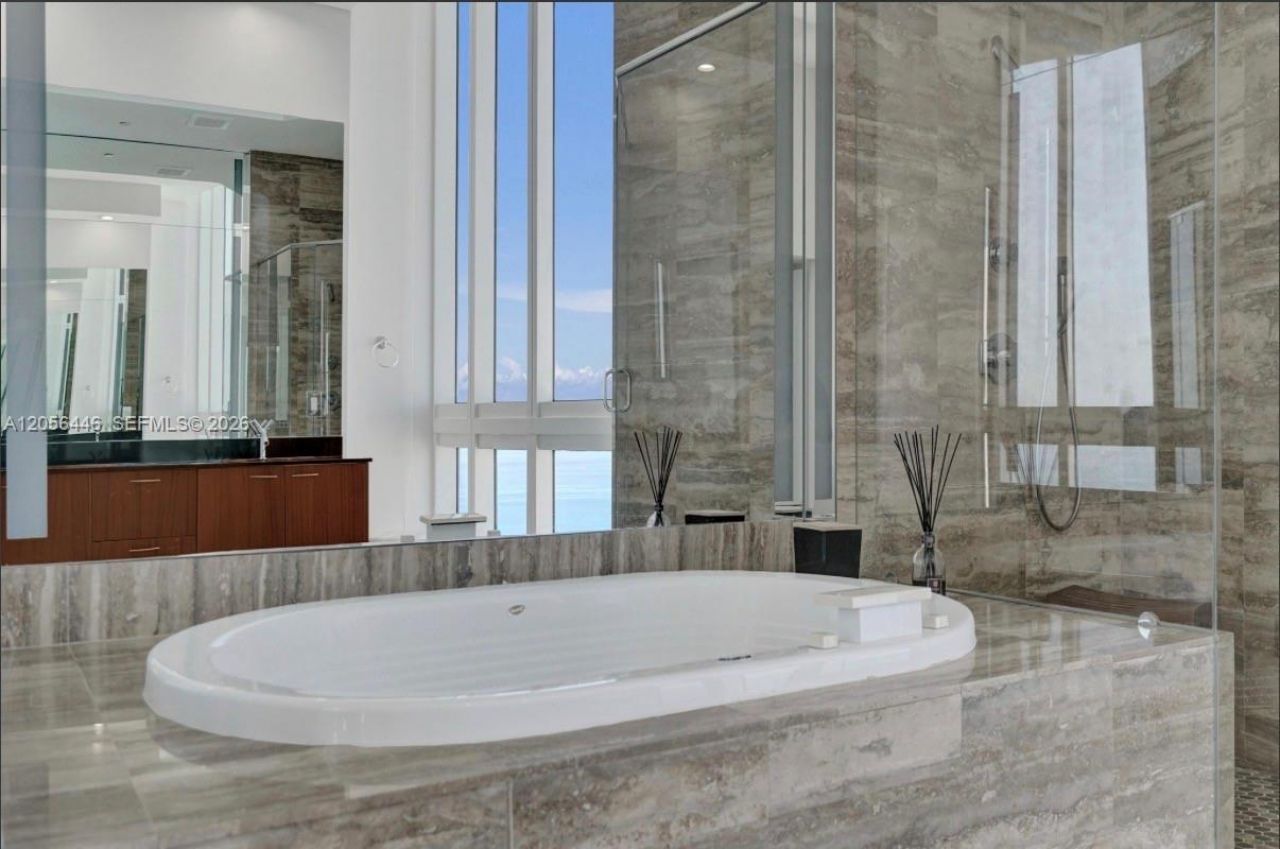 15901 Collins Ave, Unit 4301, Sunny Isles Beach, FL 33160 Photo