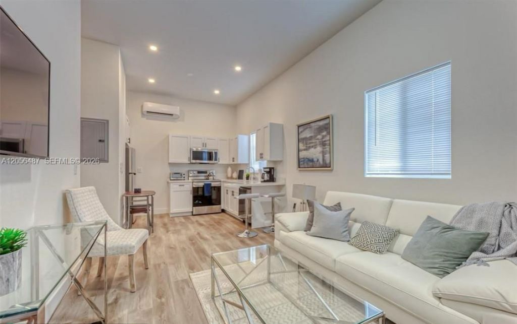 830 SE 14th St , Unit 1, Fort Lauderdale, FL 33316 Photo