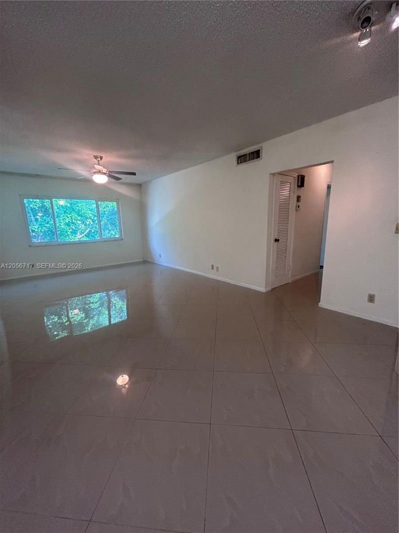 5700 NE 22nd Way, Unit 324, Fort Lauderdale, FL 33308 Photo