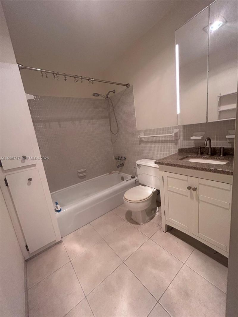 5700 NE 22nd Way, Unit 324, Fort Lauderdale, FL 33308 Photo