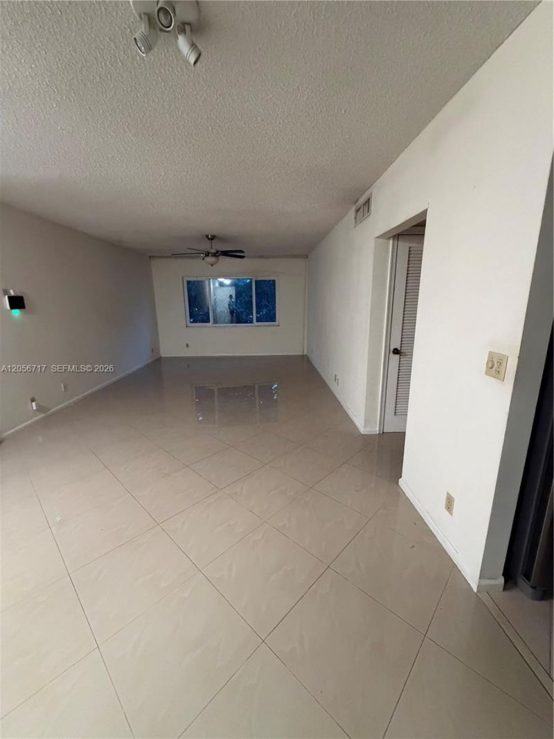 5700 NE 22nd Way, Unit 324, Fort Lauderdale, FL 33308 Photo