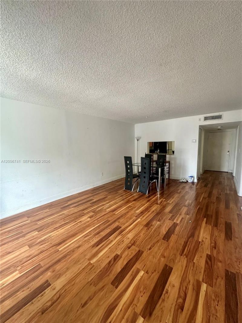 486 NW 165th St Rd, Unit B-103, Miami, FL 33169 Photo