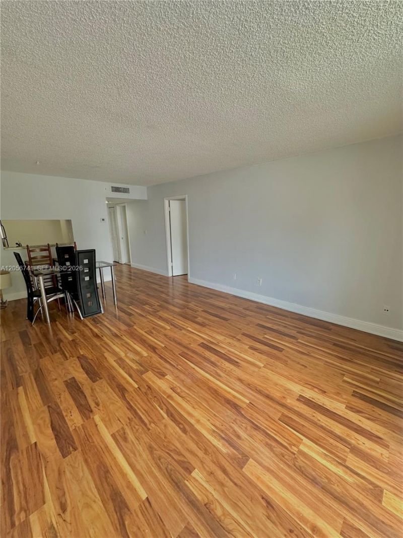 486 NW 165th St Rd, Unit B-103, Miami, FL 33169 Photo