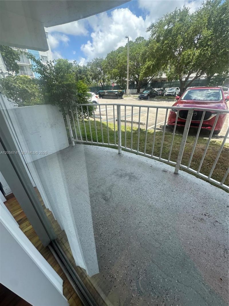 486 NW 165th St Rd, Unit B-103, Miami, FL 33169 Photo