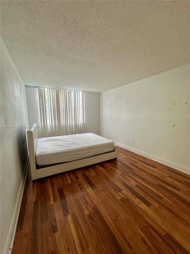486 NW 165th St Rd, Unit B-103, Miami, FL 33169 Photo