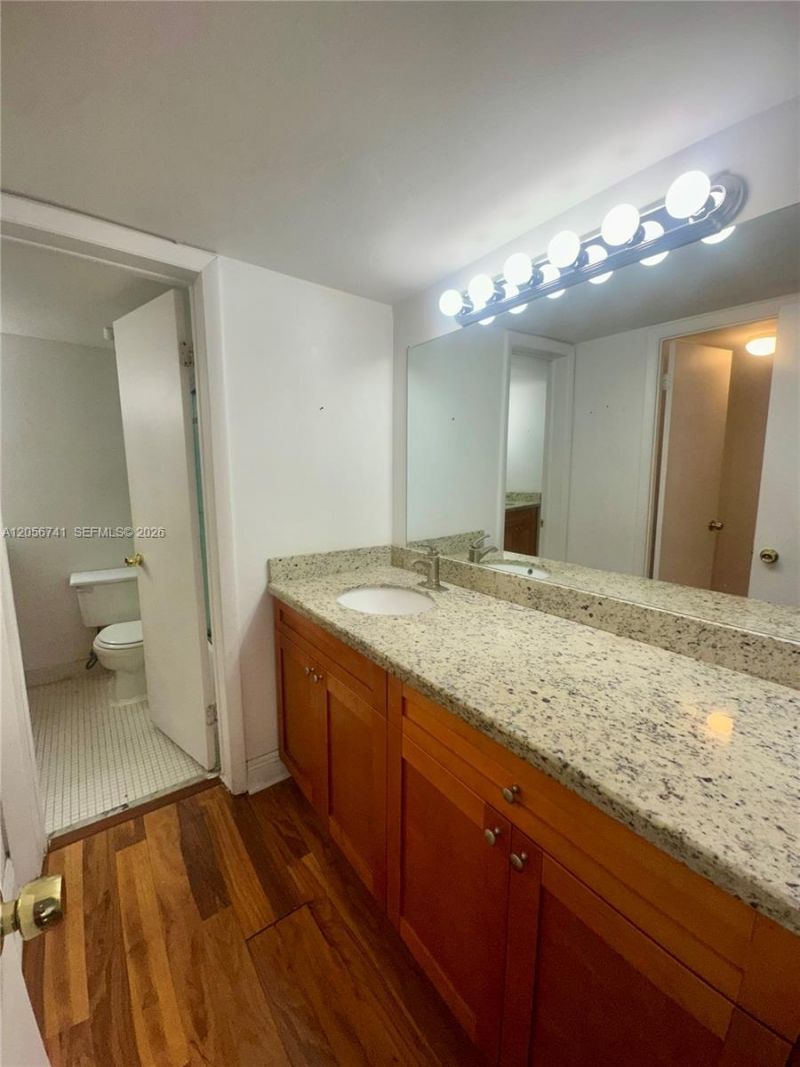 486 NW 165th St Rd, Unit B-103, Miami, FL 33169 Photo