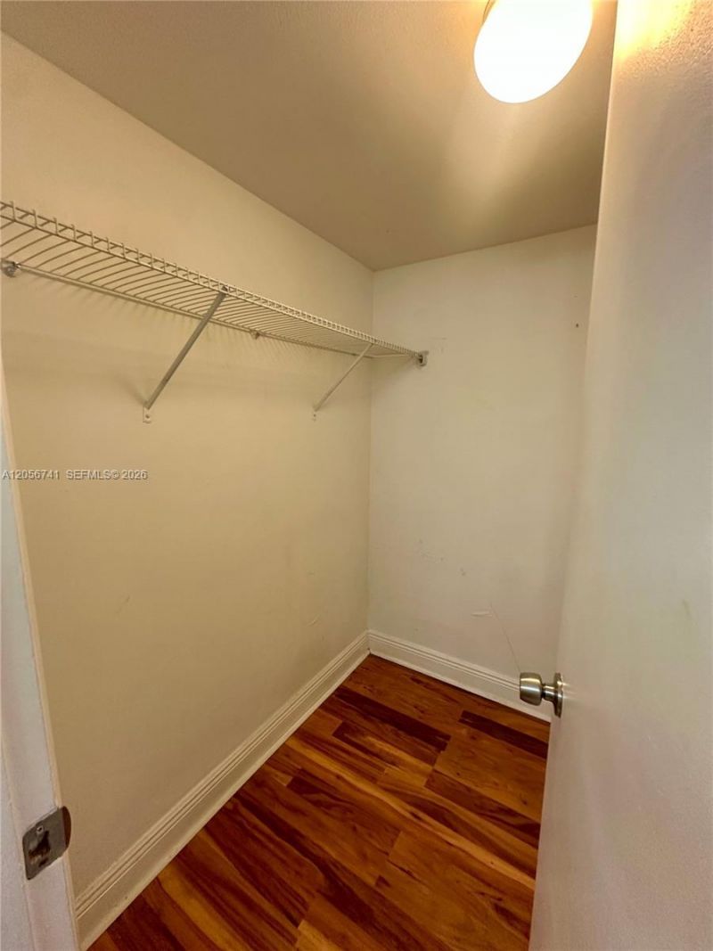 486 NW 165th St Rd, Unit B-103, Miami, FL 33169 Photo