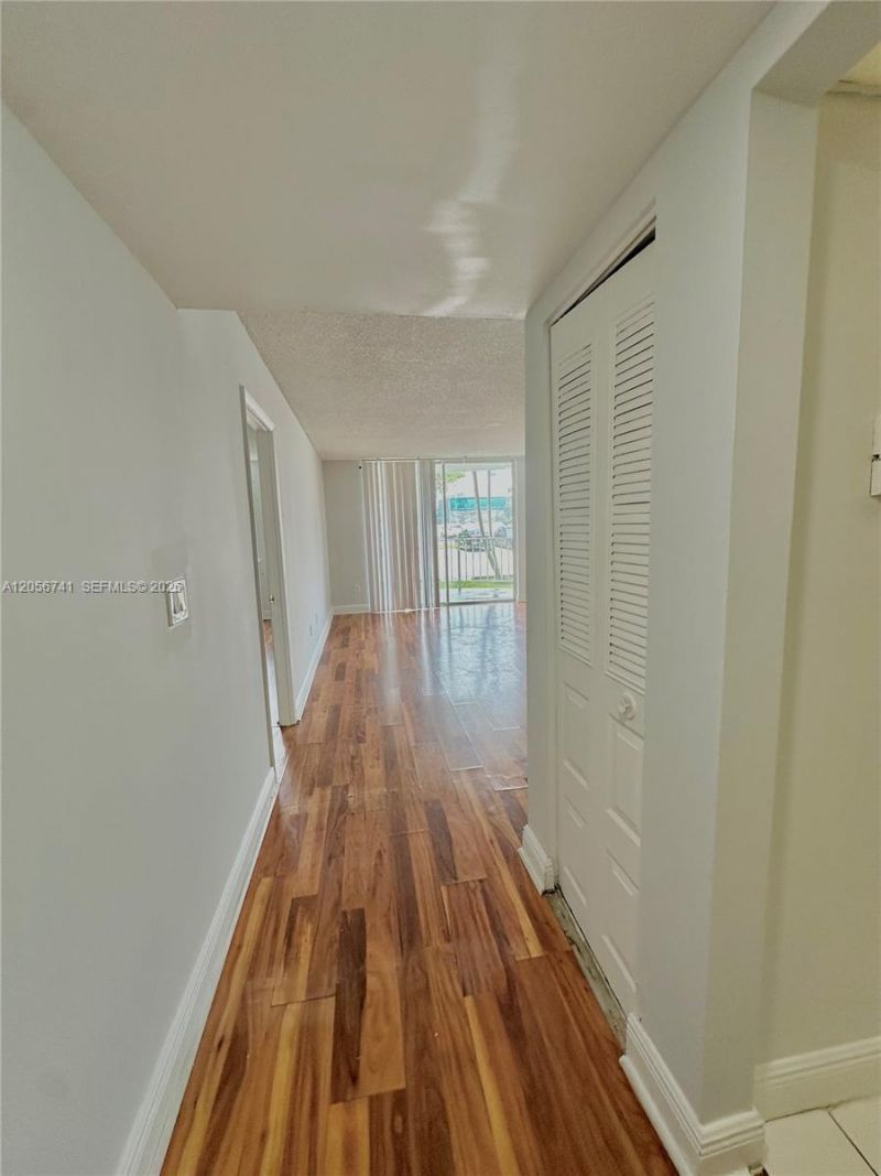 486 NW 165th St Rd, Unit B-103, Miami, FL 33169 Photo