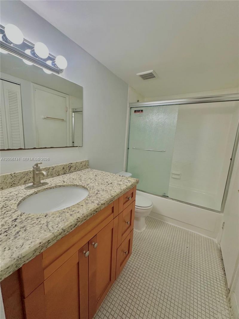 486 NW 165th St Rd, Unit B-103, Miami, FL 33169 Photo