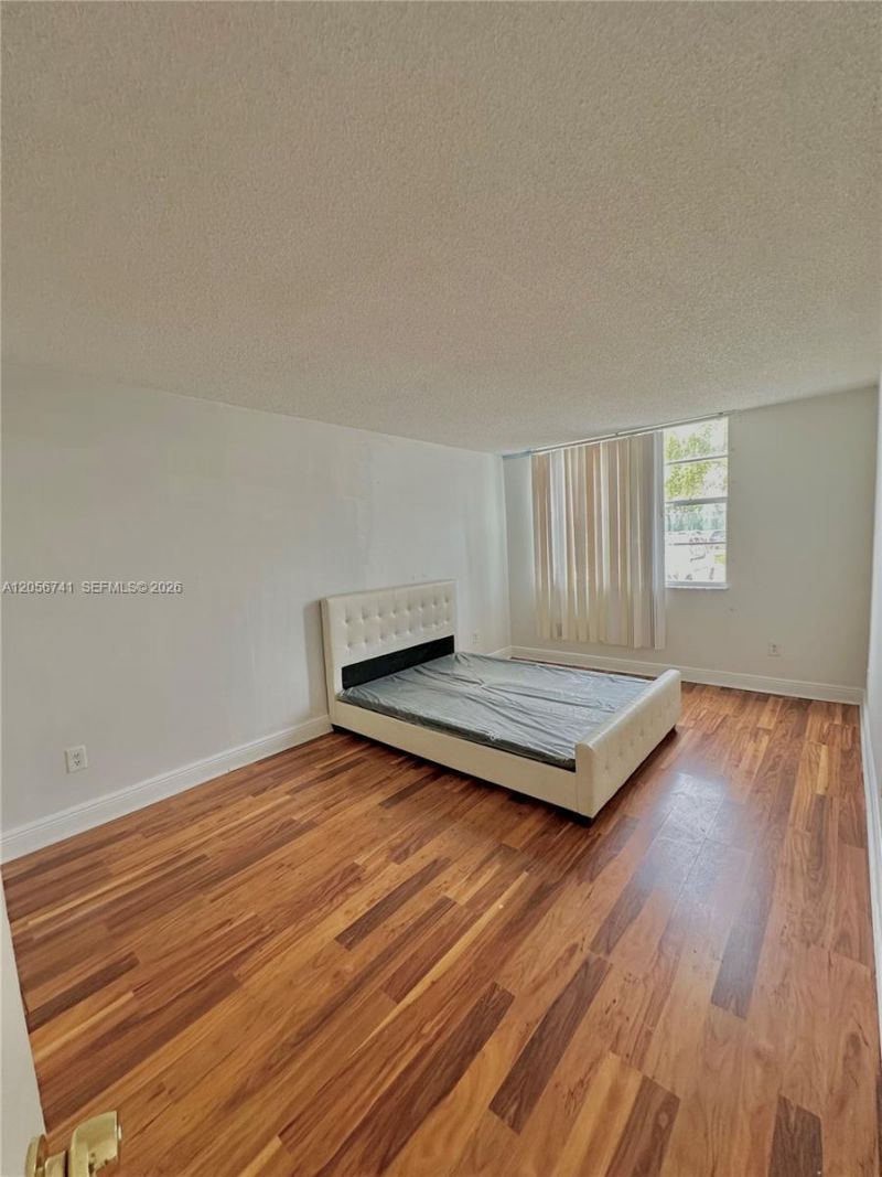 486 NW 165th St Rd, Unit B-103, Miami, FL 33169 Photo