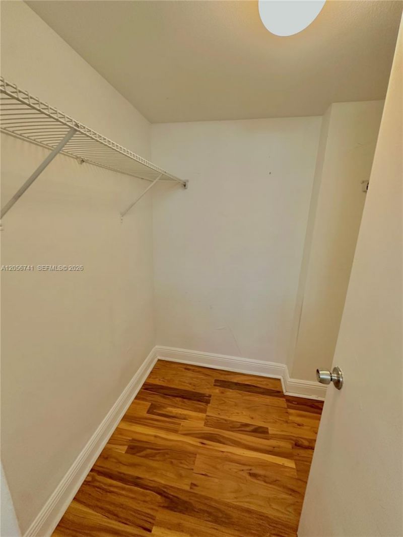 486 NW 165th St Rd, Unit B-103, Miami, FL 33169 Photo